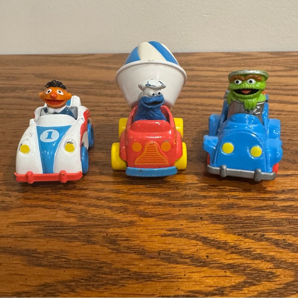 1987 1981 1982 Sesame Street Diecast Cookie Monster Cement Truck Ernie Oscar